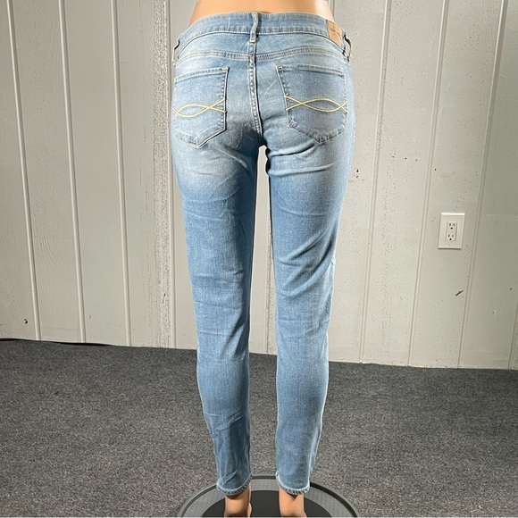 * Abercrombie &Fitch Women's Light Washed  Mid-Rise  Jeans Sz 10R - Picture 10 of 16